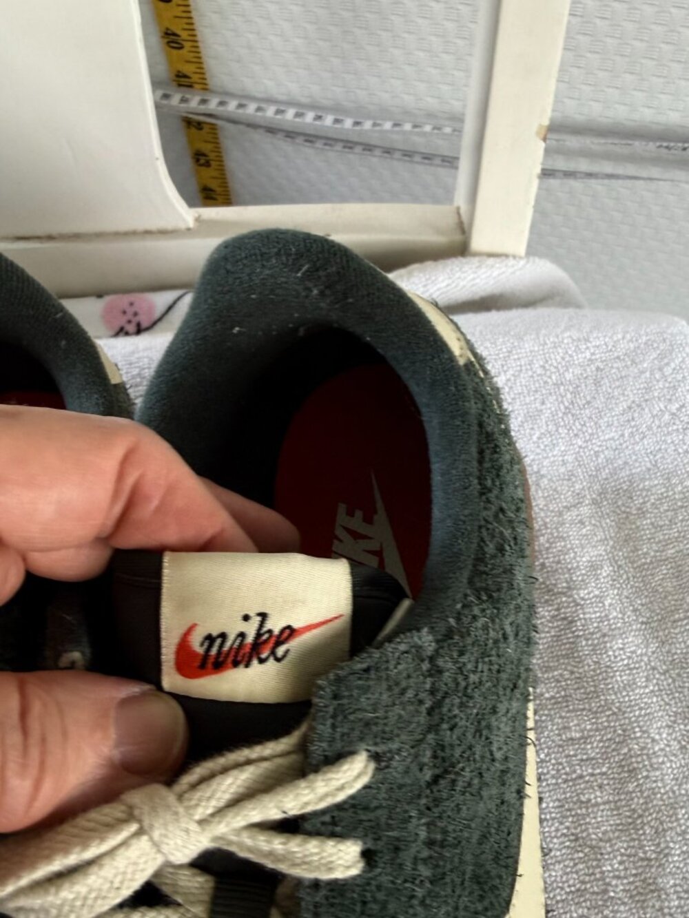 NIKE GREEN RETRO LOOK SUEDE SNEAKERS SIZE 9.5 - Picture 4 of 9